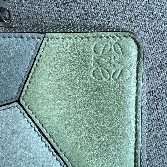 Loewe Puzzle Leather Zip Card Pouch - Picture 9 of 12